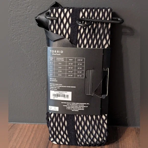 Torrid Plus Size Black Bow Fishnet Thigh Hight Tights 1/2 - Picture 2 of 2